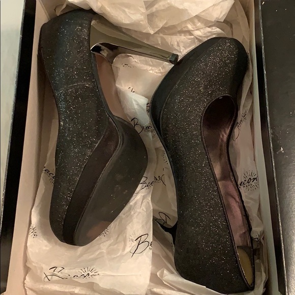 Glamorous black shimmering 4 1/2 inch heels - Picture 3 of 3